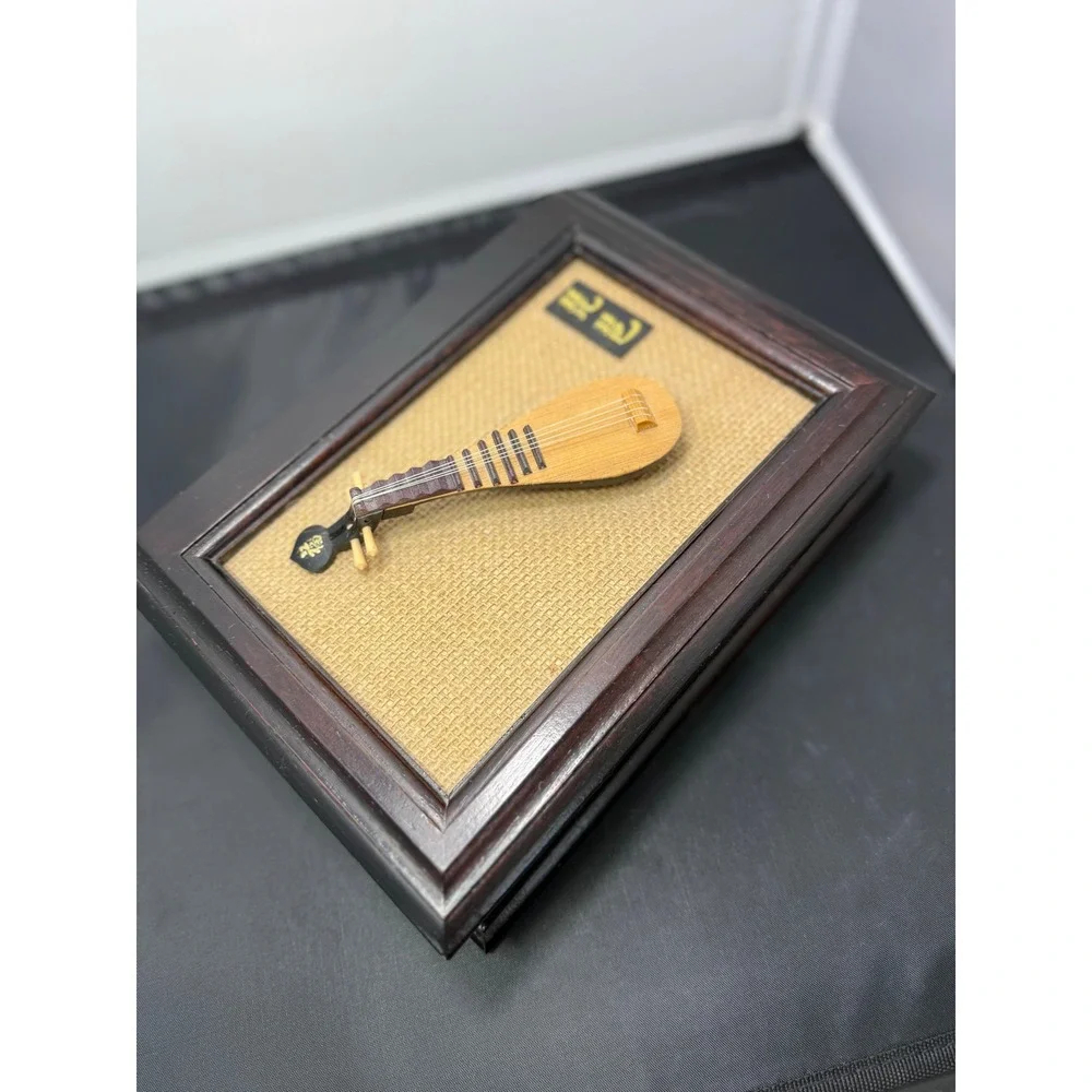Vintage Wooden jewelry trinket box‎ with a decorative lute chest treasure